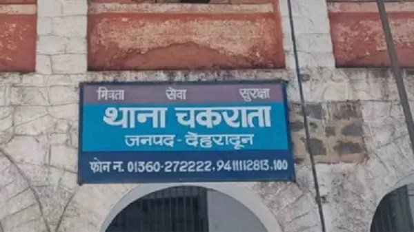 ग्रामसभा की बैठक में BJP की महिला नेता ने एक शख्स को जूते से पीटा, जिंदा जलाने की दी धमकी