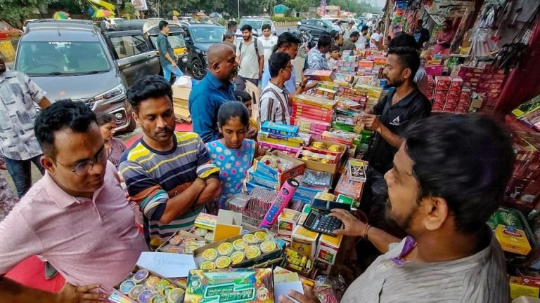 देश में गूंजी ‘वोकल फॉर लोकल’ की गूंज, दिवाली पर 6 लाख करोड़ की बिक्री दर्ज