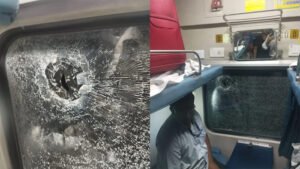 झारखंड में दुरंतो एक्सप्रेस पर पथराव, एसी कोच का शीशा तोड़कर अंदर आया पत्थर