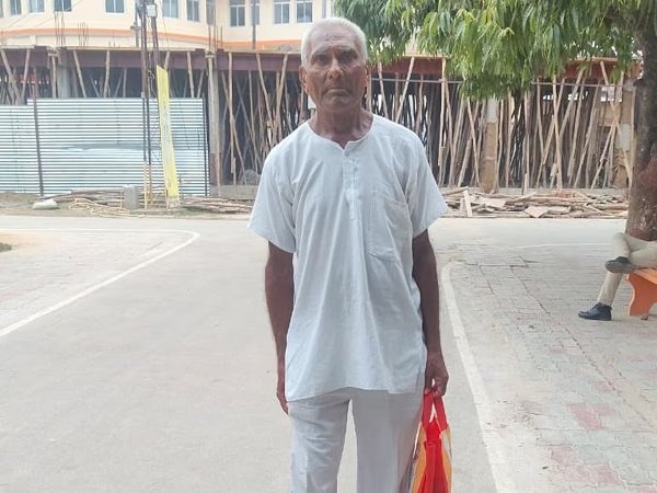 गुजरात से 73 साल के बुजुर्ग 1338 किमी पदैल चलकर पहुंचे अयोध्या, राम मंदिर के लिए लिया था संकल्प