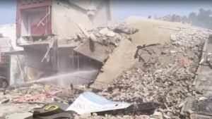 मेरठ में सुप्रीम कोर्ट के आदेश पर बुलडोजर एक्शन, सेंट्रल मार्केट के अवैध कॉम्प्लेक्स को किया गया ध्वस्त