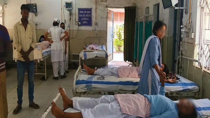 स्कूल का वार्डन के डर से खाया बदबू वाला खाना, पूर्णियां में 15 छात्राओं की हालत खराब