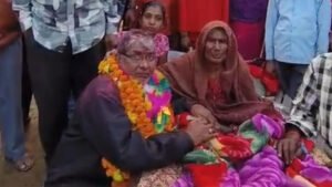 SIR अभियान से 40 साल बाद बिछड़ा बेटा लौटा गांव, देखते ही मां हुई भावुक