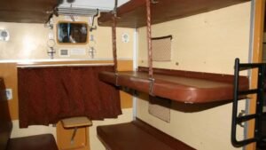 मिडिल बर्थ का इस्तेमाल करने के लिए रेलवे ने बनाया नियम, जानिए कब और कैसे कर सकते हैं इस्तेमाल