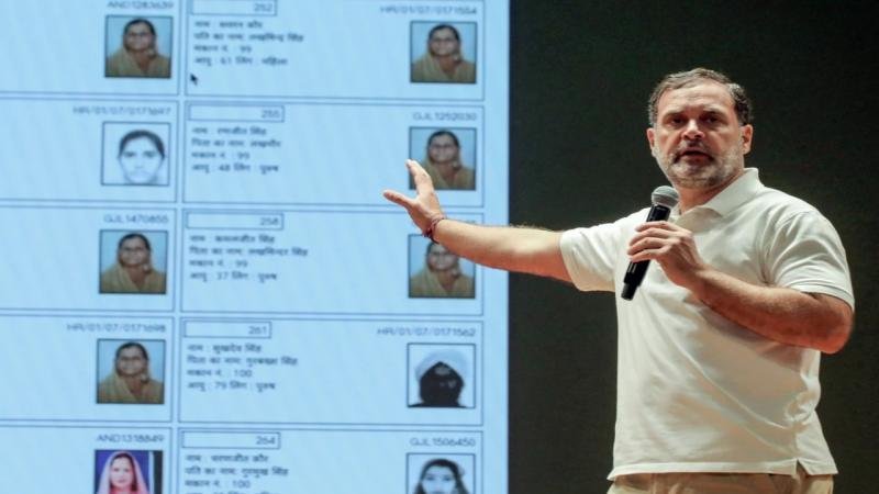 “272 हस्तियों ने कांग्रेस पर लगाया बड़ा आरोप…चुनाव आयोग की साख खराब करने की कोशिश, जानें पूरा मामला