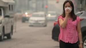 दिल्ली में सांस लेना हुआ मुश्किल, AQI 400 के पार, 16 स्टेशन गंभीर कैटेगरी में…जानिए क्या करें? दिल्ली में सांस लेना हुआ मुश्किल, AQI 400 के पार, 16 स्टेशन गंभीर कैटेगरी में…जानिए क्या करें?