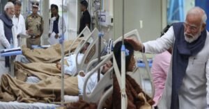 दिल्ली धमाके के घायलों का हाल जानने LNJP अस्पताल पहुंचे प्रधानमंत्री मोदी