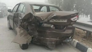 नोएडा में ईस्टर्न पेरिफेरल एक्सप्रेसवे पर हादसा, 15 से ज्यादा वाहन एक-दूसरे से टकराए; कई लोग घायल