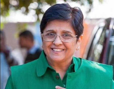 दिल्ली में प्रदूषण संकट पर किरण बेदी का रेखा गुप्ता सरकार से एक सवाल