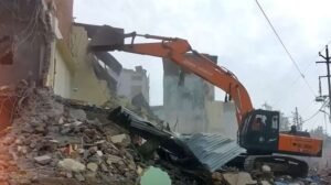  400 से ज्यादा मुस्लिमों के घरों को तोड़ा…