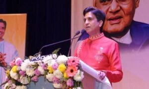 कुमार विश्वास ने कांग्रेस पर साधा निशाना, कहा – ‘तीन फर्जी गांधी’