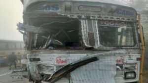 राजस्थान में कोहरे में 4 गाडिय़ां टकराईं, 10 घायल