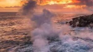 गुजरात तट पर अरब सागर में रहस्यमयी उबलते पानी ने मचाई हड़कंप