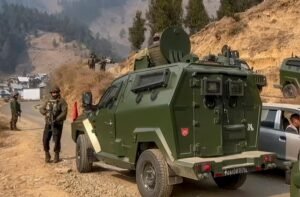 J&K में गणतंत्र दिवस से पहले आतंकियों के खिलाफ बड़ा अभियान, 8 जवान घयाल