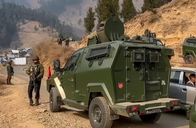 J&K में गणतंत्र दिवस से पहले आतंकियों के खिलाफ बड़ा अभियान, 8 जवान घयाल