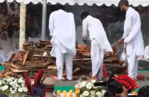 अलविदा अजित पवार, अंतिम संस्कार में उमड़ा जनसैलाब, बेटों ने दी मुखाग्नि