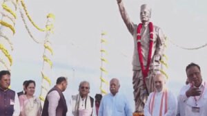 सावरकर को भारत रत्न पर विपक्ष का तंज—बोले, उन्हें तो ब्रिटिश रत्न मिलना चाहिए