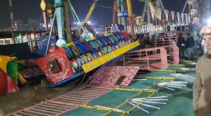 फरीदाबाद के सूरजकुंड मेले में क्रैश हुआ झूला, इंस्पेक्टर की मौत, 12 लोग घायल