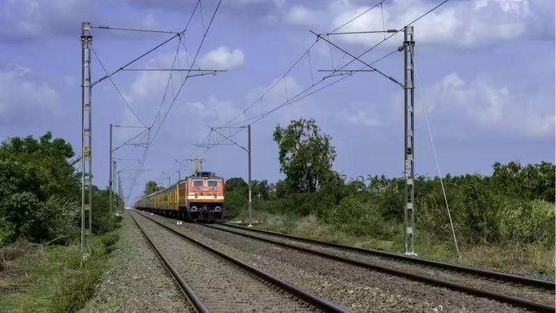 दिल्ली-वाराणसी समेत 7 हाईस्पीड रेल कॉरिडोर बनेंगे, बजट में निर्मला सीतारमण ने किया ऐलान