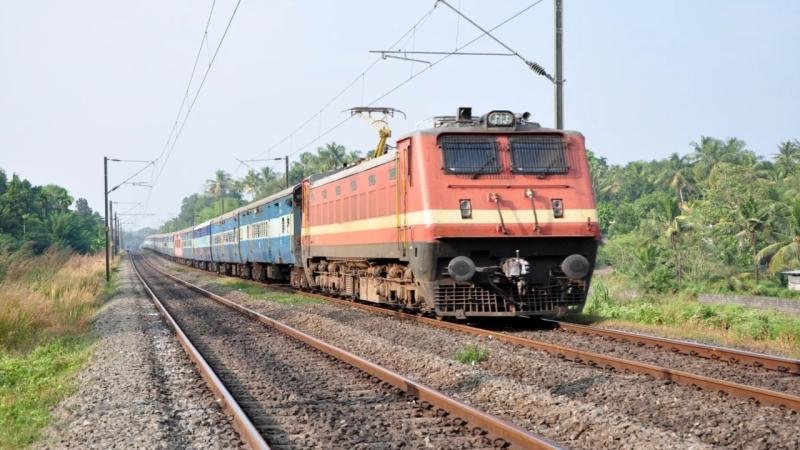 रेलवे बोर्ड का आदेश… रिजर्वेशन में पहचान पत्र नहीं दिखाया तो बेटिकट माना जाएगा