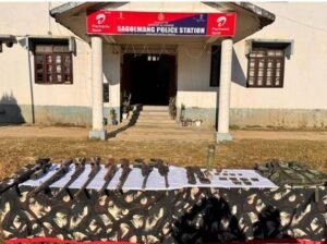 मणिपुर में 5 उग्रवादी गिरफ्तार, भारी मात्रा में हथियार बरामद मणिपुर में 5 उग्रवादी गिरफ्तार, भारी मात्रा में हथियार बरामद