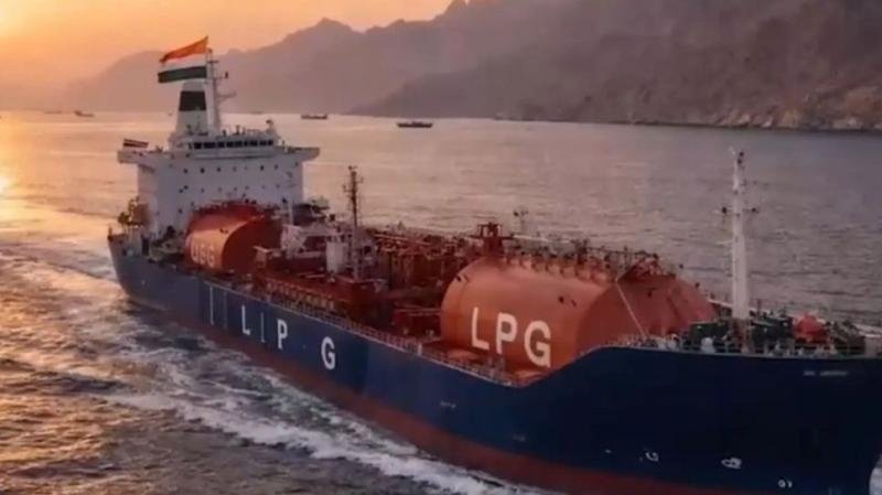 LPG जहाज ‘शिवालिक’ 40,000 टन गैस के साथ मुंद्रा पोर्ट पहुंचा