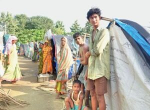 अवैध रूप से रह रहे 21 बांग्लादेशियों को उनके देश वापस भेजा गया